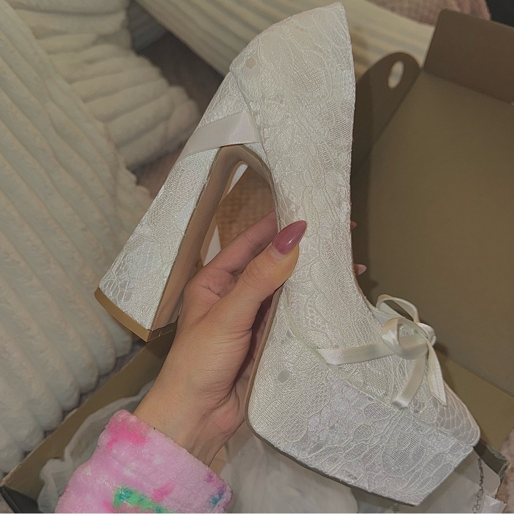 “You matter most” Elegant White Platform Lace Heels - Picture 4 of 11